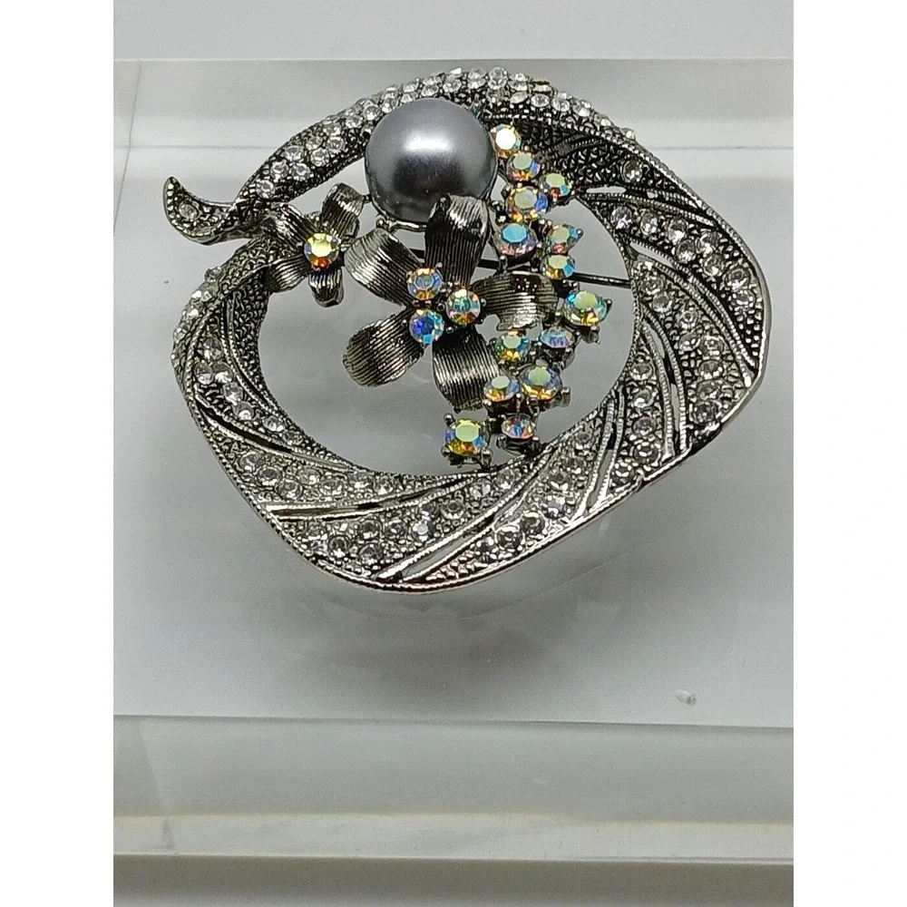 Gorgeous Vintage 90's Antique Style Grey Pearl Rhinestone Crystal AB‎ Brooch